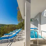 Apartmán Modernes Mit Panoramablick, Pool - Inmitten Von Historischem Zentrum Pazin