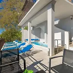 Modernes Mit Panoramablick, Pool - Inmitten Von Historischem Zentrum Pazin