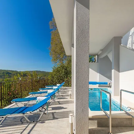 Apartmán Modernes Mit Panoramablick, Pool - Inmitten Von Historischem Zentrum Pazin