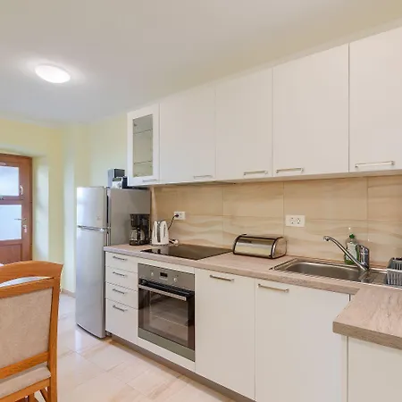 Modernes Mit Panoramablick, Pool - Inmitten Von Historischem Zentrum Apartment Pazin