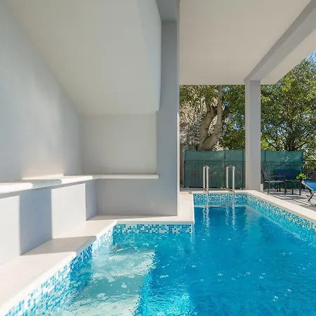 Modernes Mit Panoramablick, Pool - Inmitten Von Historischem Zentrum Apartmán Pazin